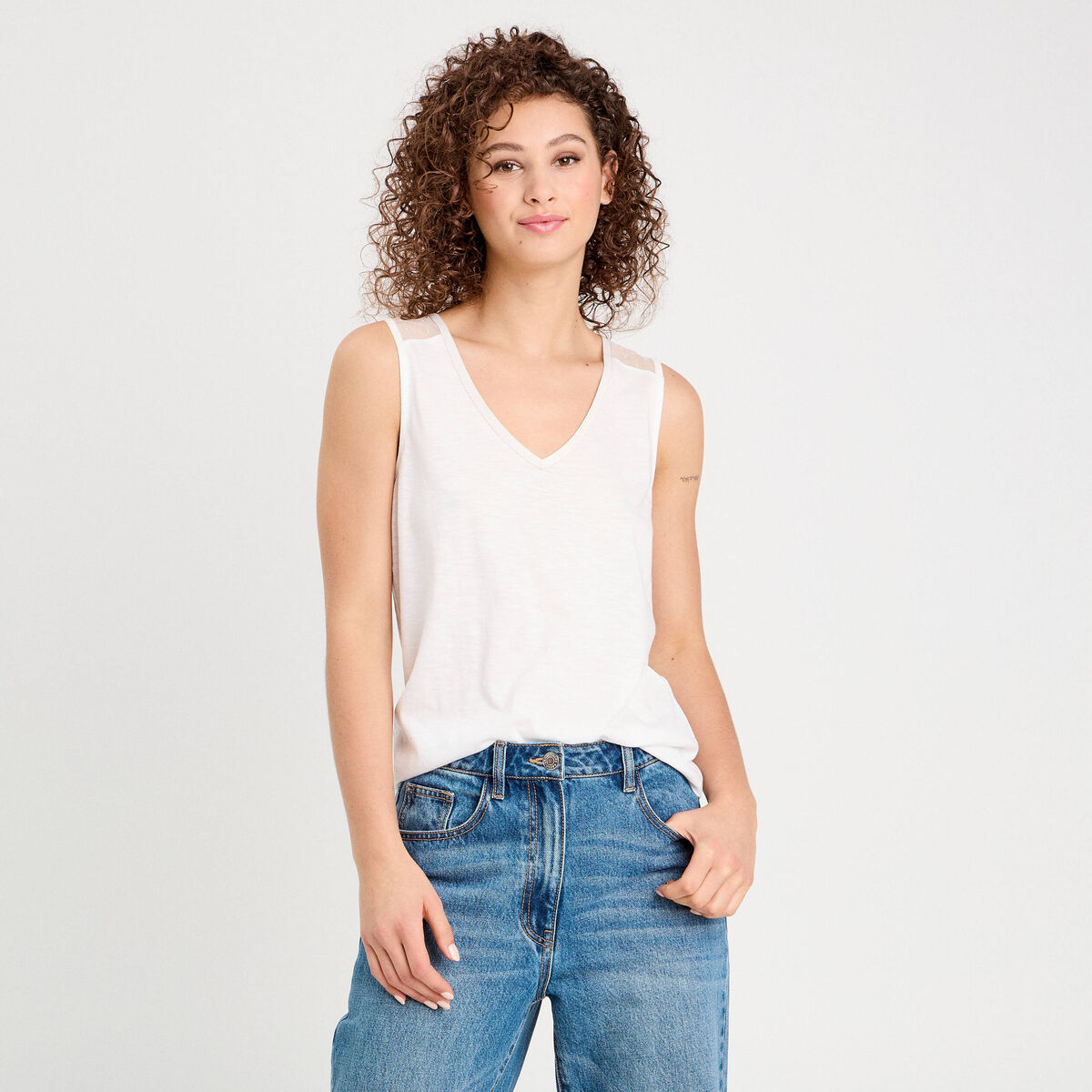 D&eacute;bardeur sans manches ecru femme