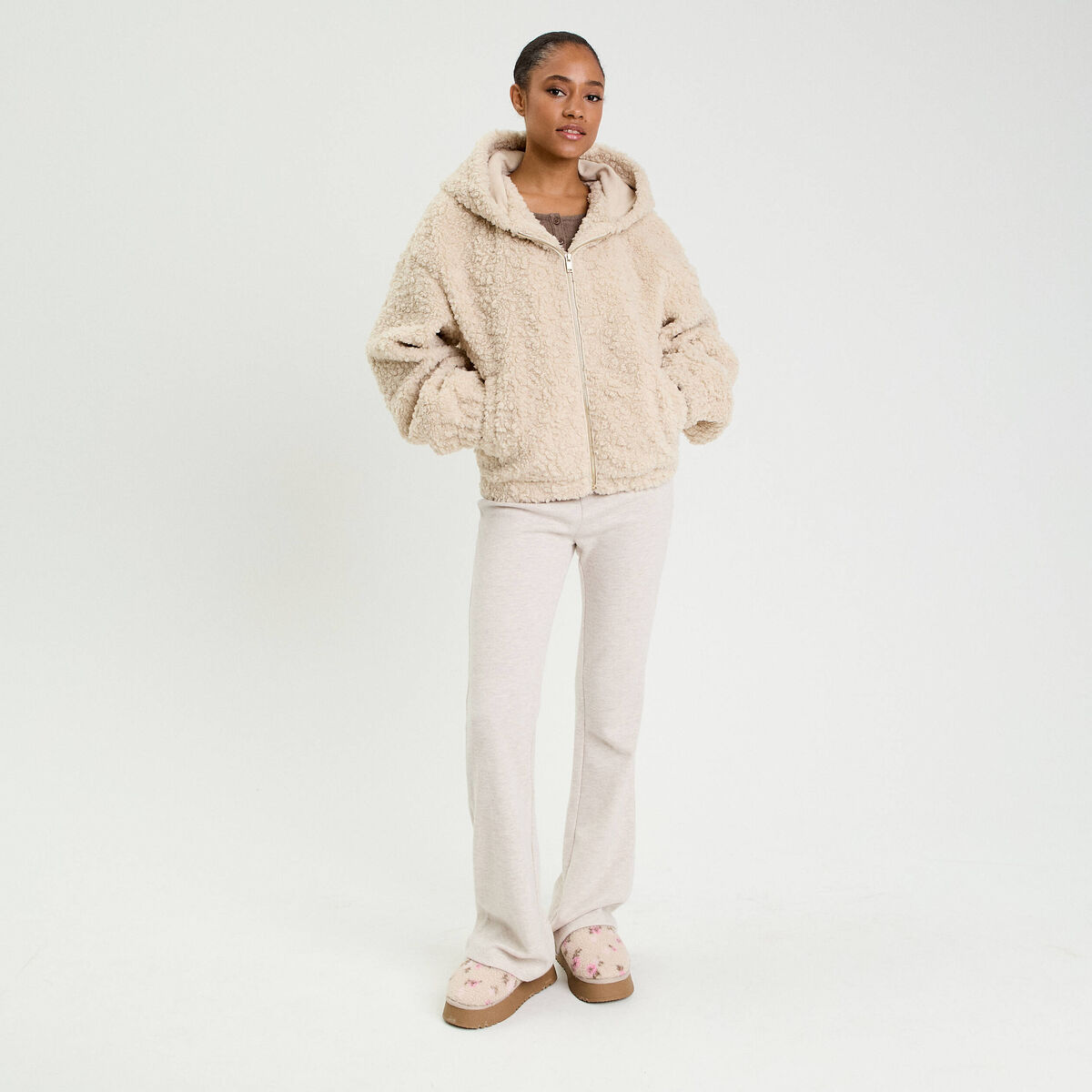 Veste bas resserr&eacute; &agrave; capuche ecru femme