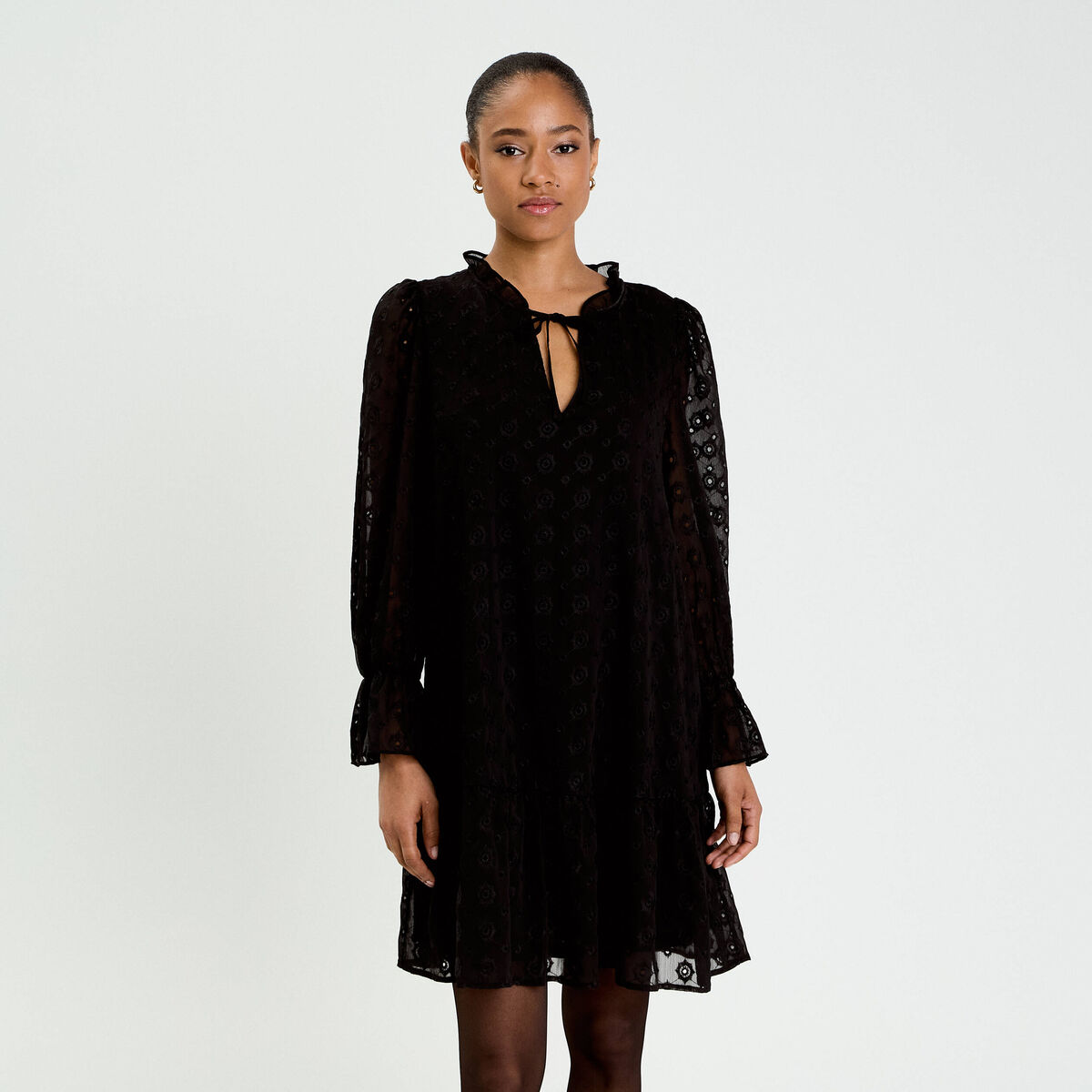 Robe &eacute;vas&eacute;e en voile brod&eacute; noir femme
