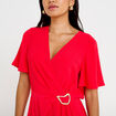 Robe courte &eacute;vas&eacute;e col v manches courtes rouge femme