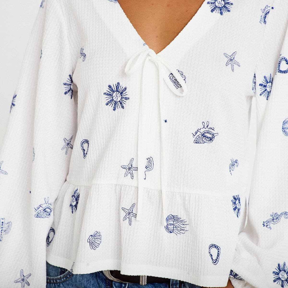 Blouse cintr&eacute;e col v manches longues blanc femme