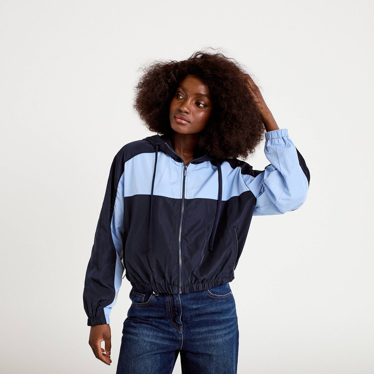Veste cropped &agrave; capuche manches longues bleu marine femme