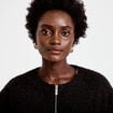 Veste cropped bas resserr&eacute; noir femme