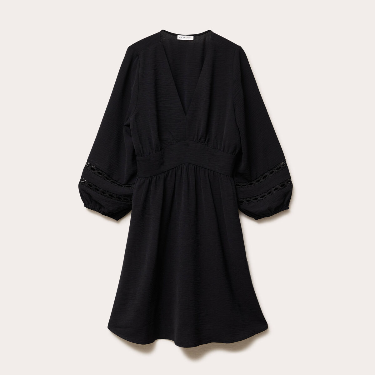 Robe courte &eacute;vas&eacute;e col v manches 3/4 noir femme