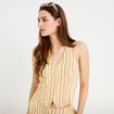 Gilet cintr&eacute; cropped col v sans manches jaune paille femme