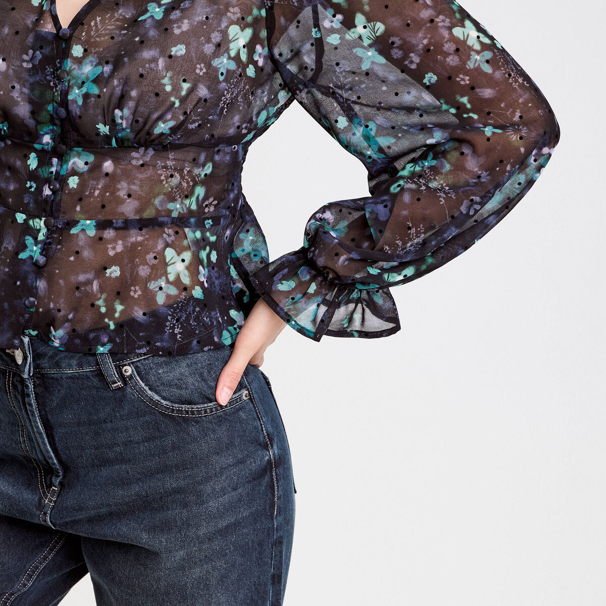 Blouse cintr&eacute;e courte en voile col V noir femme