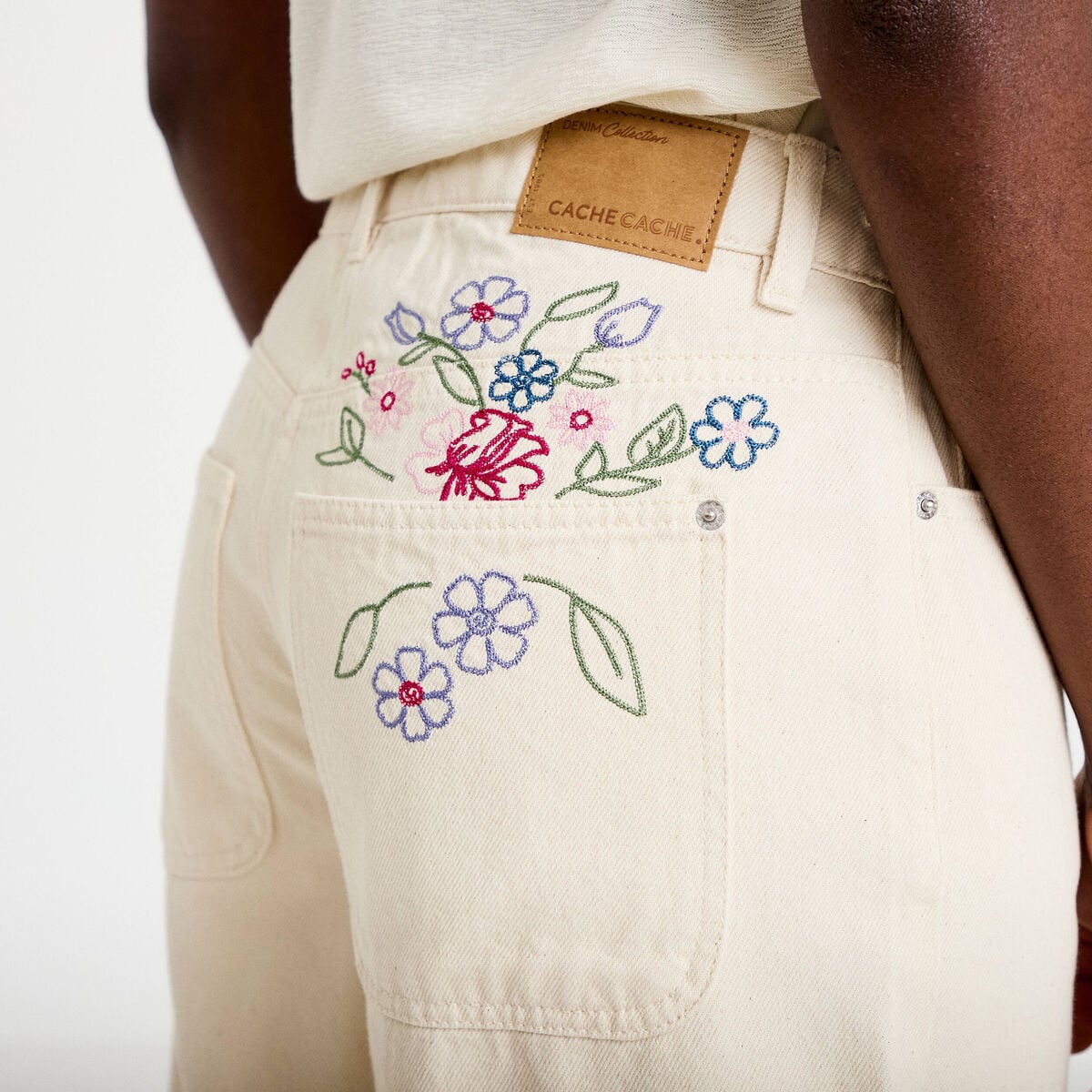 Jeans barrel broderie taille basse ecru femme