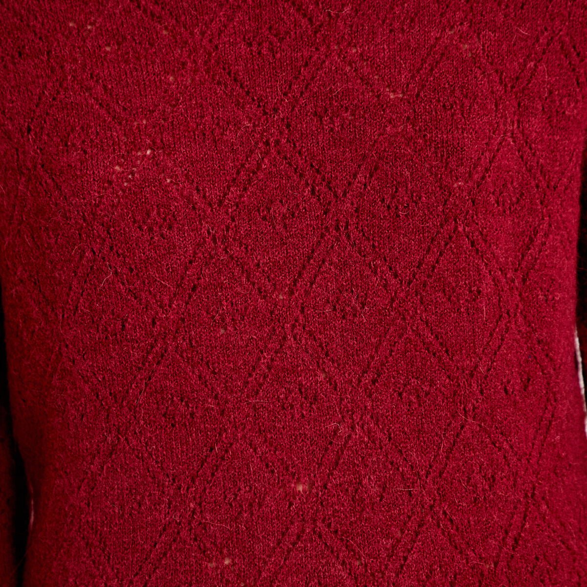Pull ajour&eacute; col bateau manches longues rouge fonc&eacute; femme