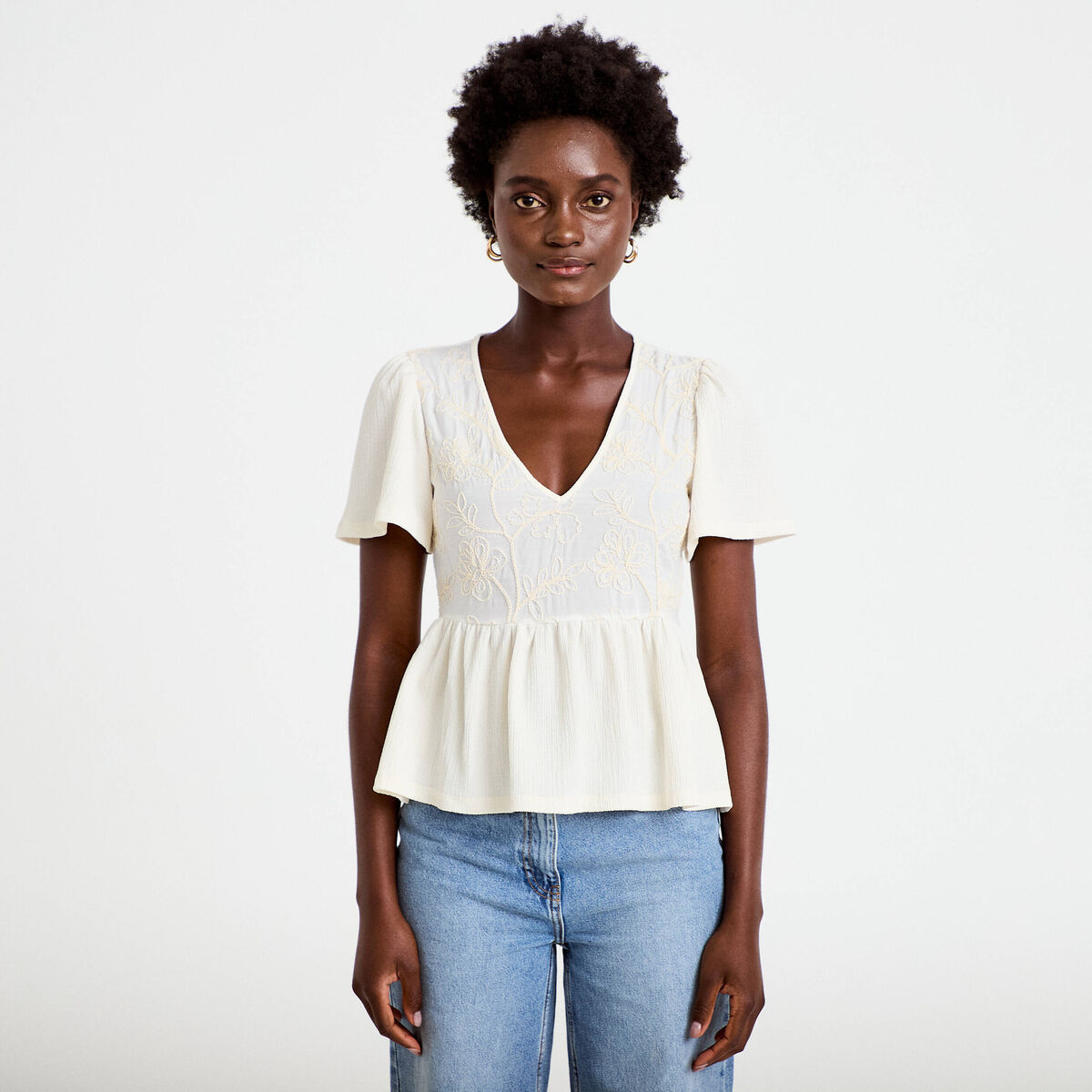Blouse cintr&eacute;e col v manches courtes ecru femme