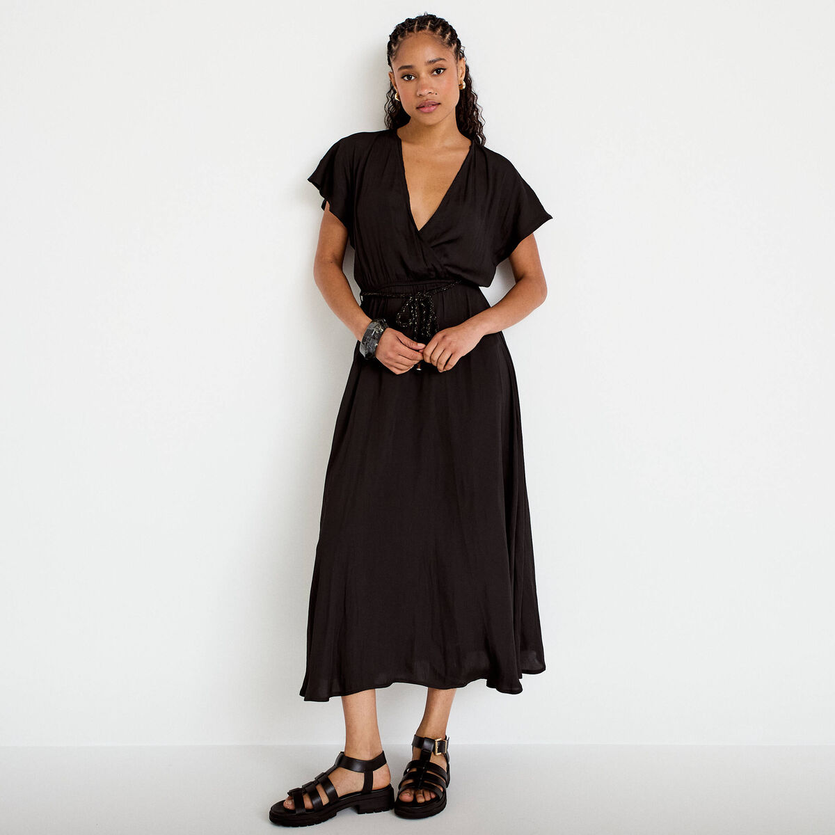 Robe longue &eacute;vas&eacute;e col v satin&eacute;e noir femme