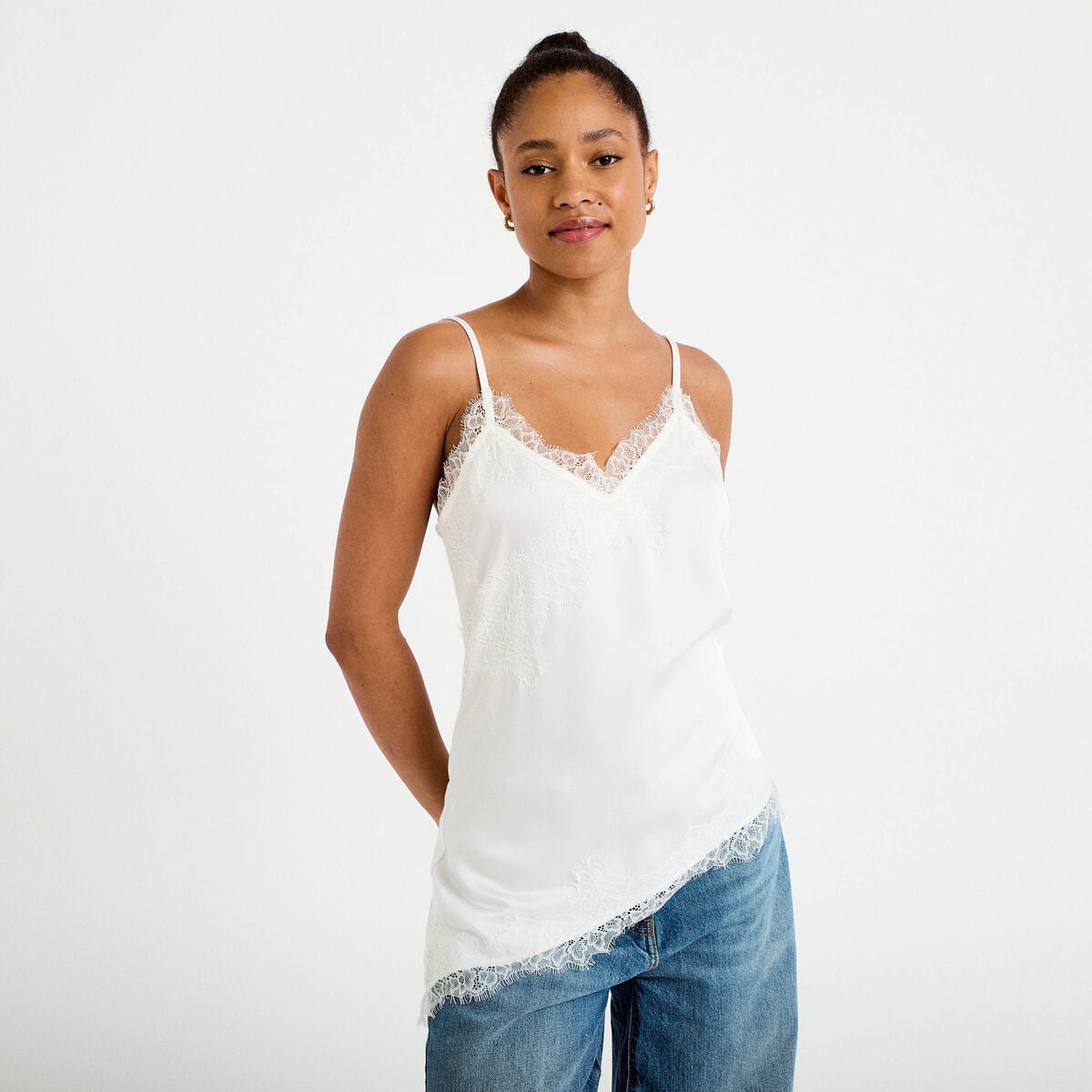 D&eacute;bardeur ajust&eacute; d&eacute;collet&eacute; dentelle ecru femme