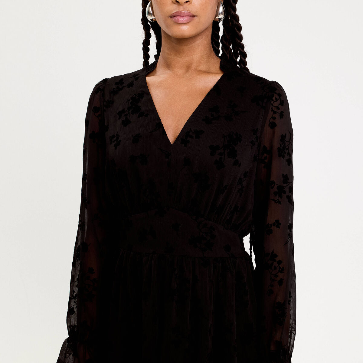 Robe courte &eacute;vas&eacute;e col v manches longues noir femme