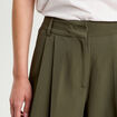 Pantalon large &agrave; pinces vert kaki femme