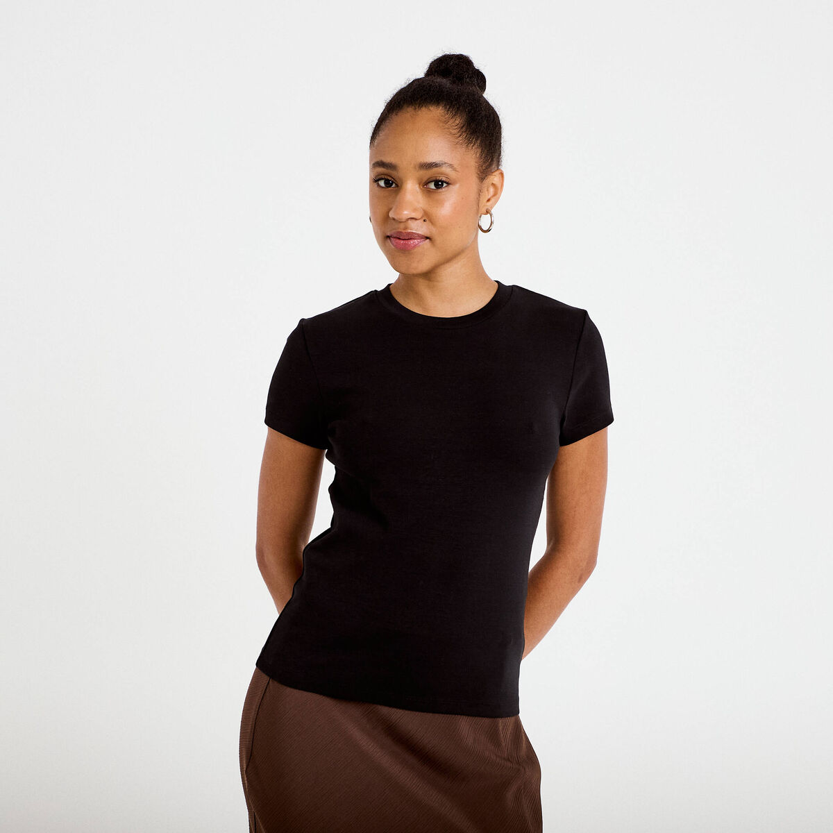 Top ajust&eacute; col rond manches courtes noir femme