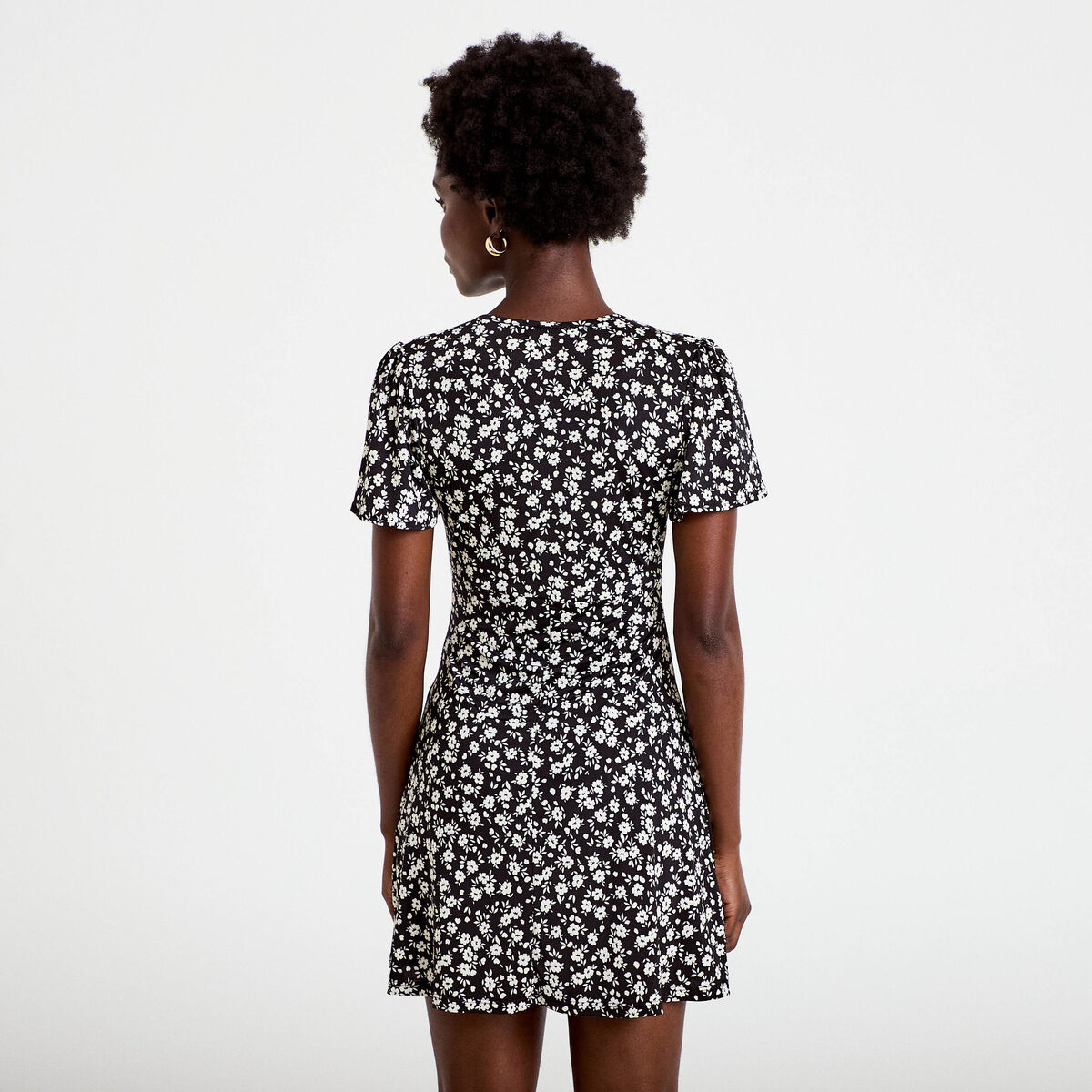 Robe courte d&eacute;tail dentelle noir femme