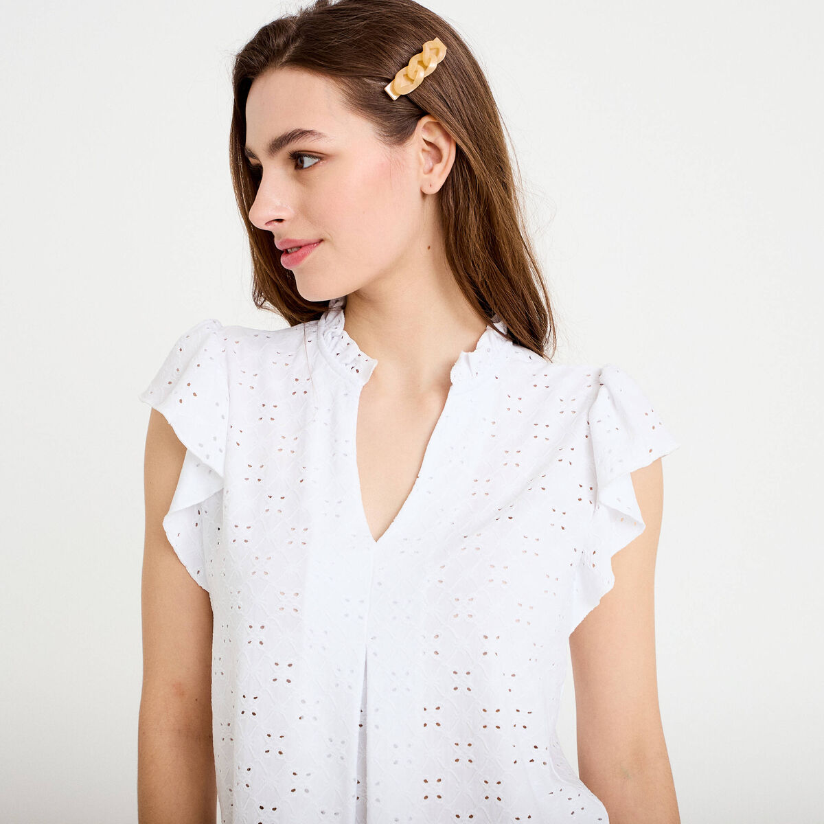 Blouse ajour&eacute;e col v manches courtes ecru femme