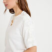 T-shirt col rond manches courtes brod&eacute; ecru femme