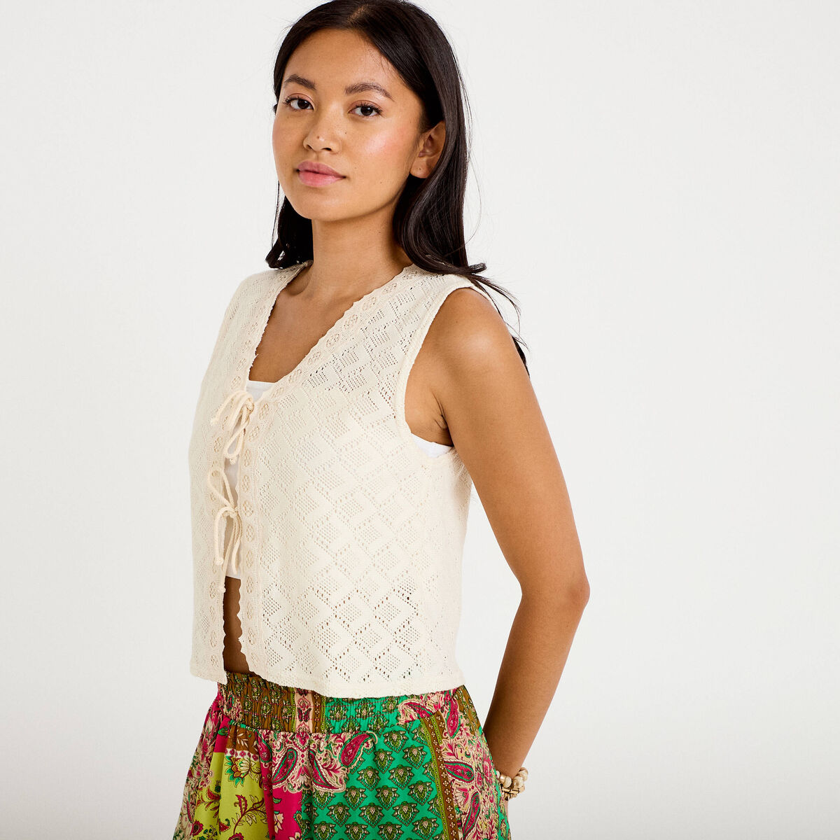 Gilet sans manches col v macram&eacute; ecru femme