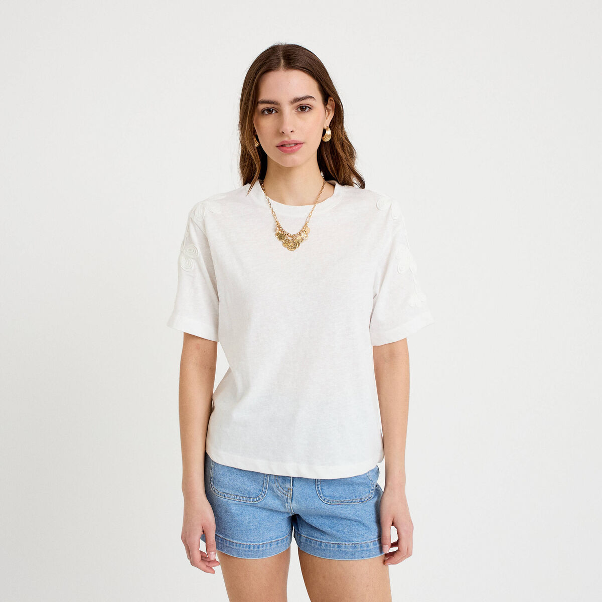T-shirt col rond manches courtes brod&eacute; ecru femme