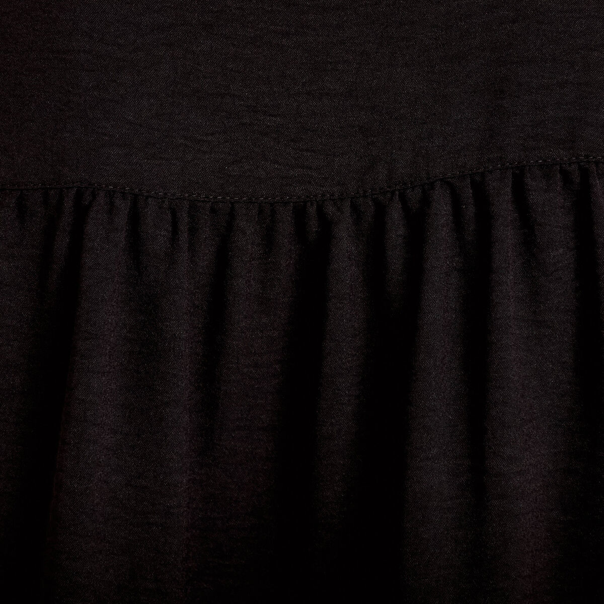 Chemise ample sans manches pliss&eacute;e noir femme