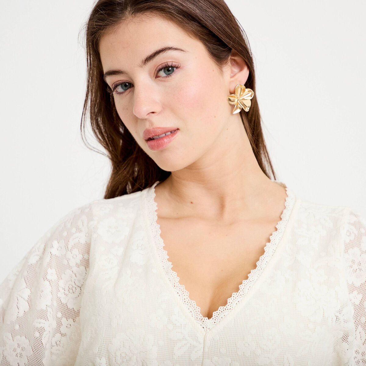Robe courte &eacute;vas&eacute;e col v dentelle ecru femme