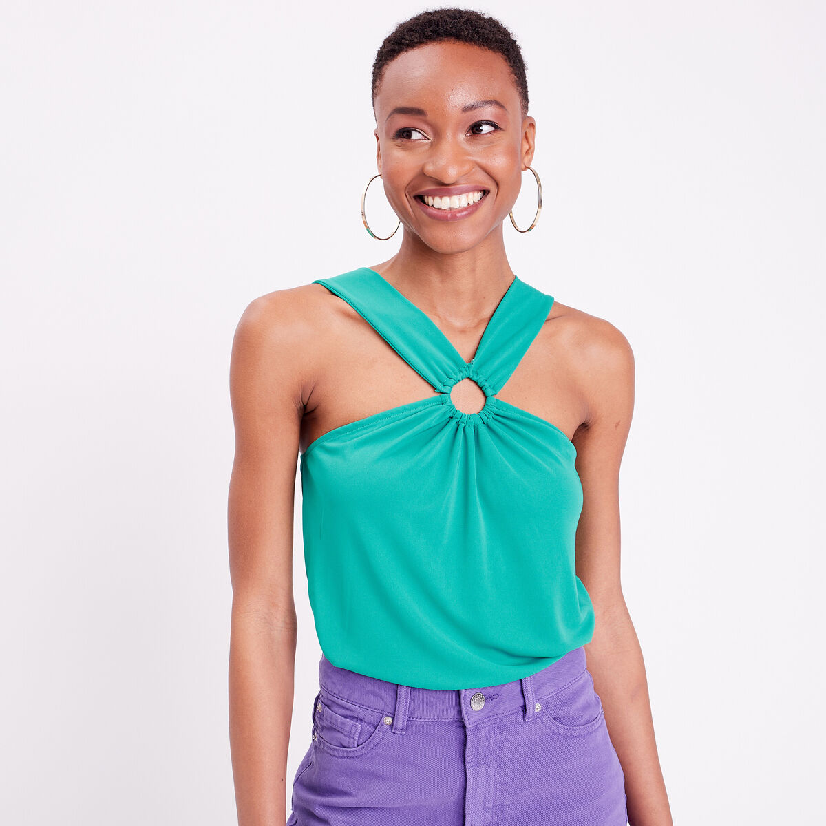 D&eacute;bardeur col avec anneau vert femme