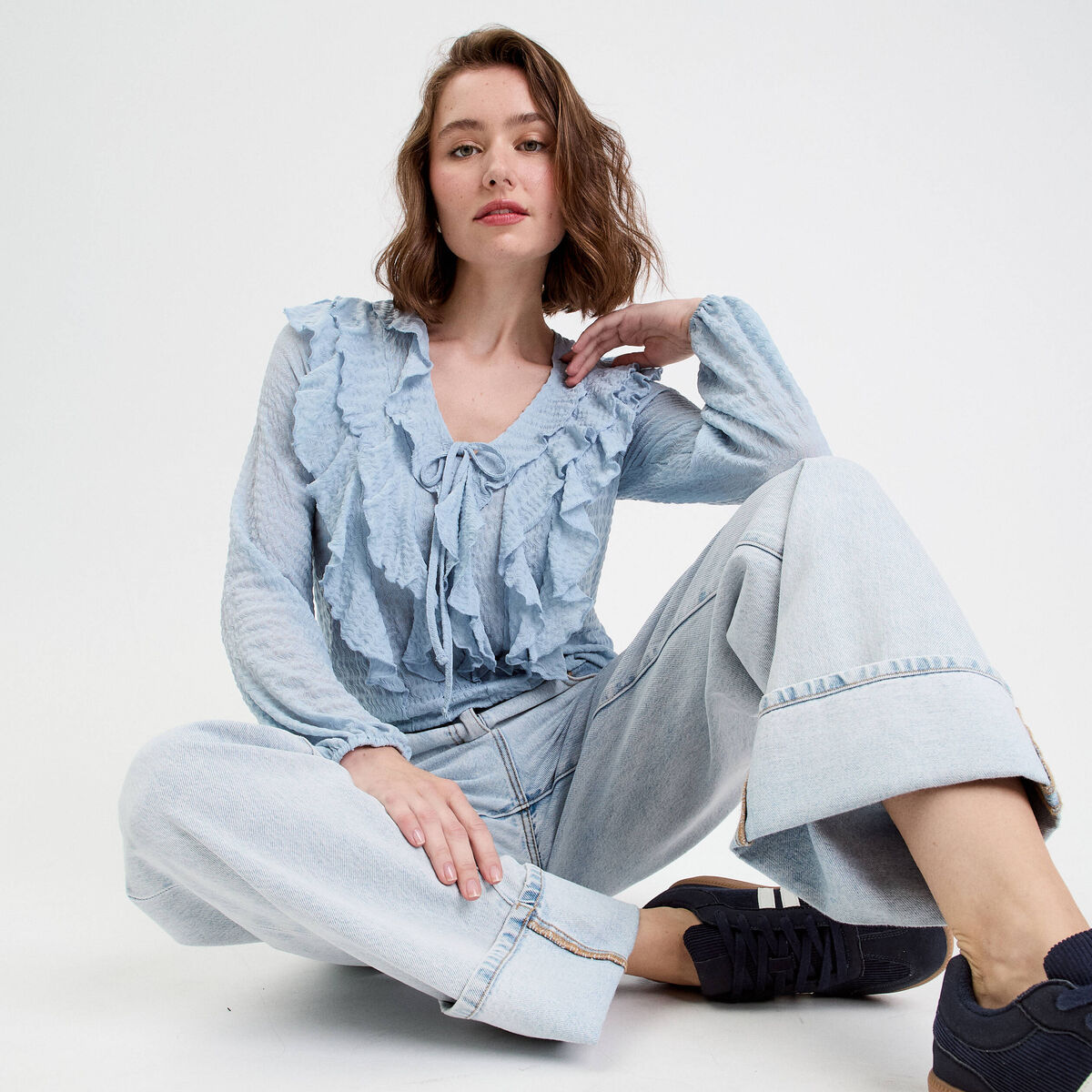 Blouse manches longues aspect dentelle bleu clair femme