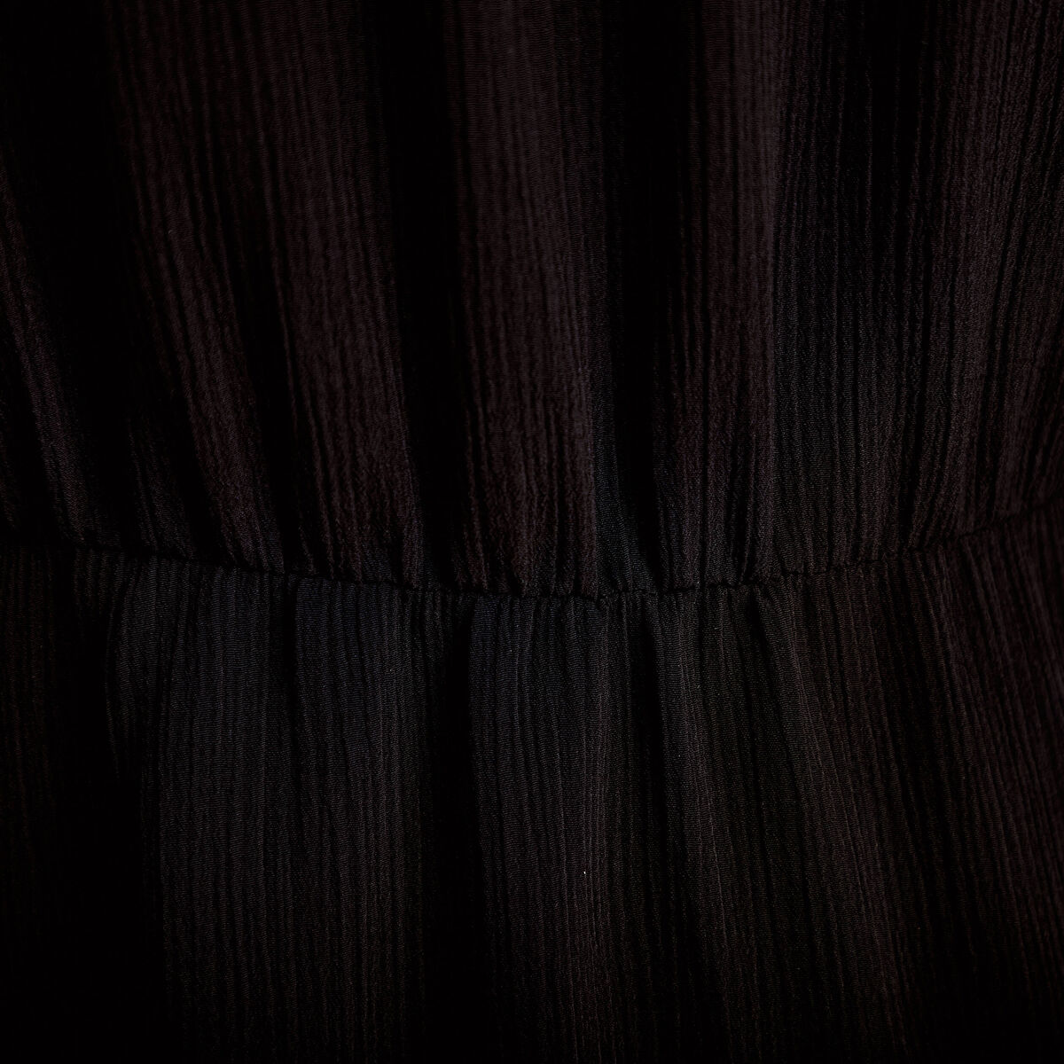 Robe &eacute;vas&eacute;e col v manches longues noir femme