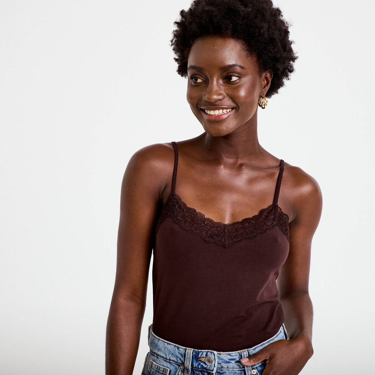 D&eacute;bardeur ajust&eacute; d&eacute;collet&eacute; dentelle marron femme