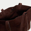 Sac aspect daim d&eacute;tails clout&eacute;s marron femme