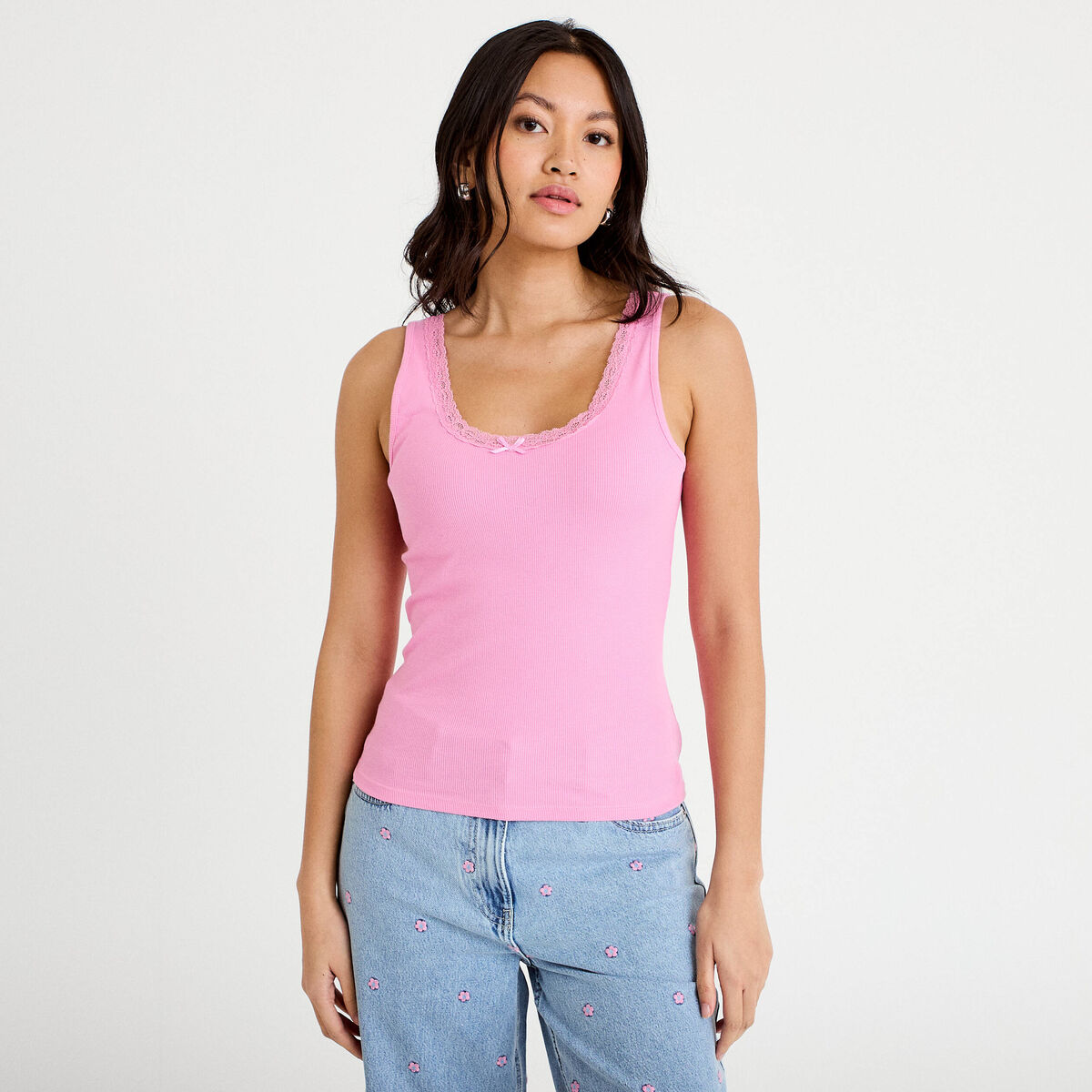 D&eacute;bardeur cintr&eacute; c&ocirc;tel&eacute; dentelle rose femme