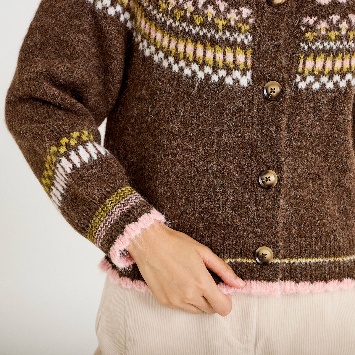 Gilet ample col rond manches longues marron fonc&eacute; femme