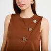 Top ajust&eacute; court sans manches col rond marron femme