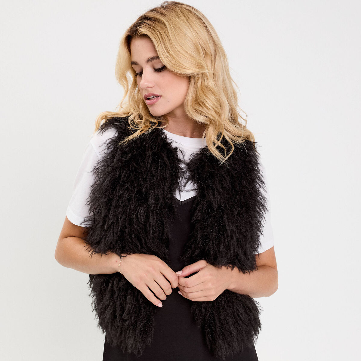 Gilet court sans manches fausse fourrure noir femme