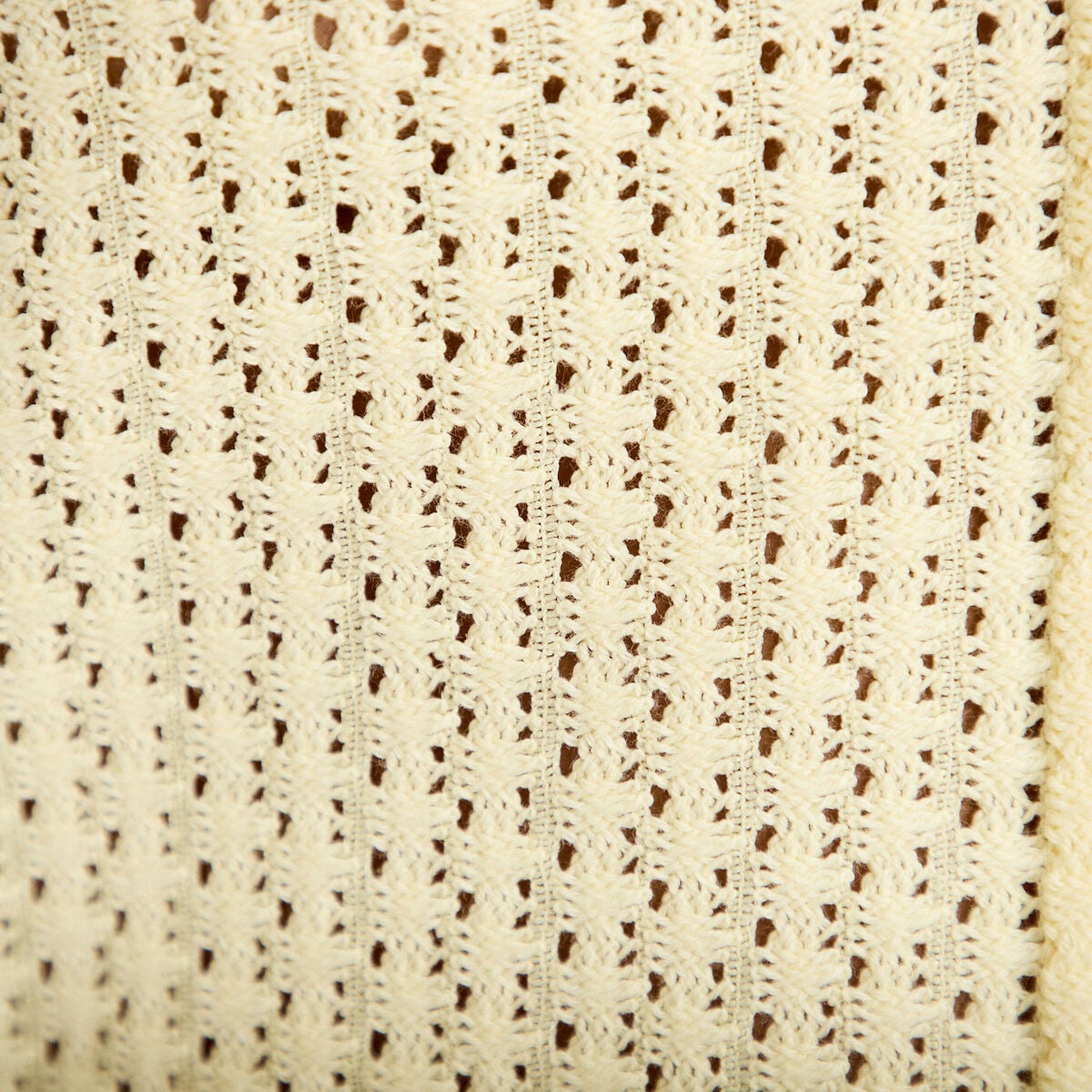 D&eacute;bardeur ajour&eacute; aspect dentelle col v jaune pastel femme