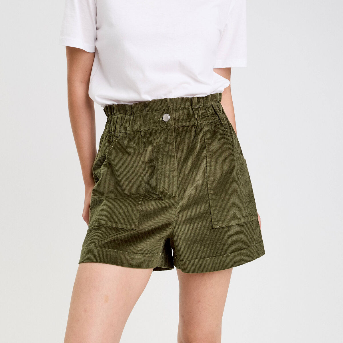 Short taille haute en velours vert kaki femme