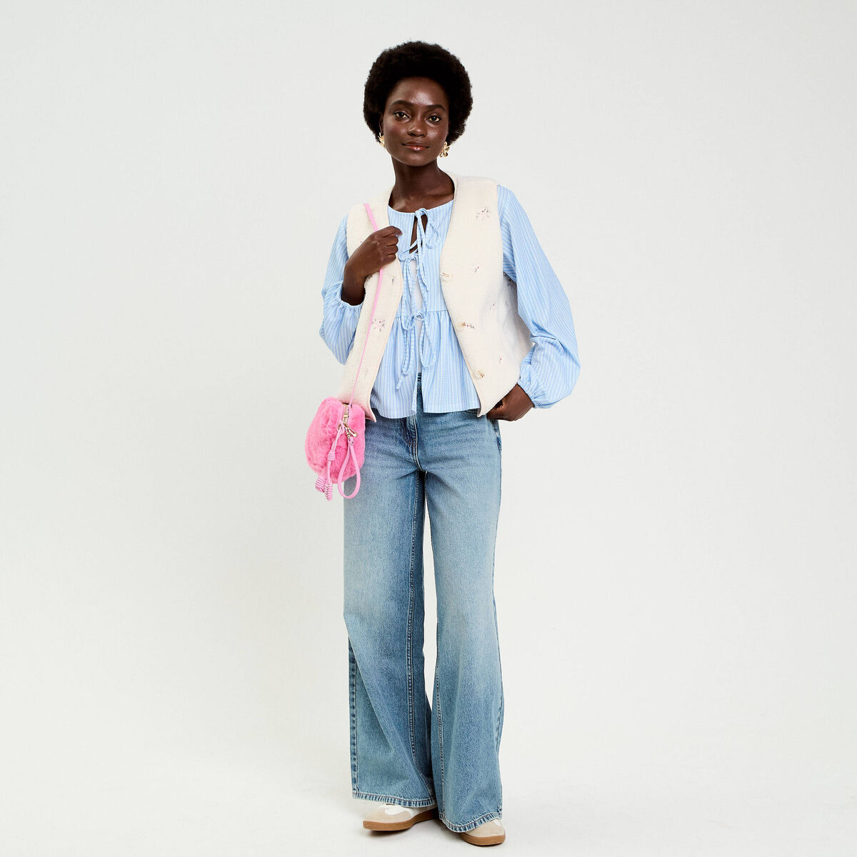 Gilet sans manches brod&eacute; effet polaire blanc femme