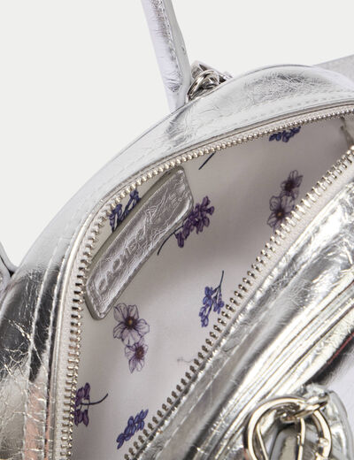 Sac port&eacute; main couleur argent femme