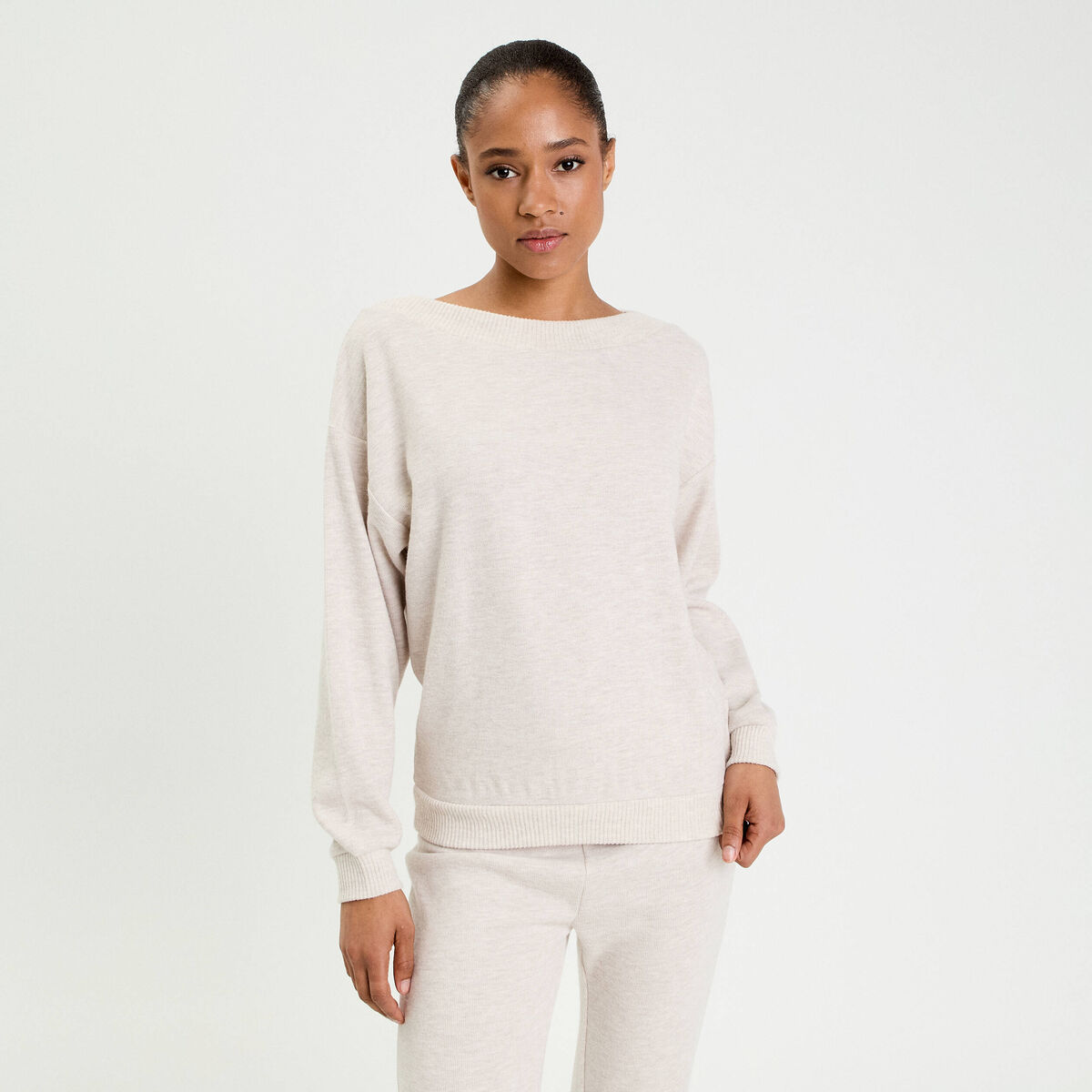 Sweat duveteux col rond manches longues sable femme