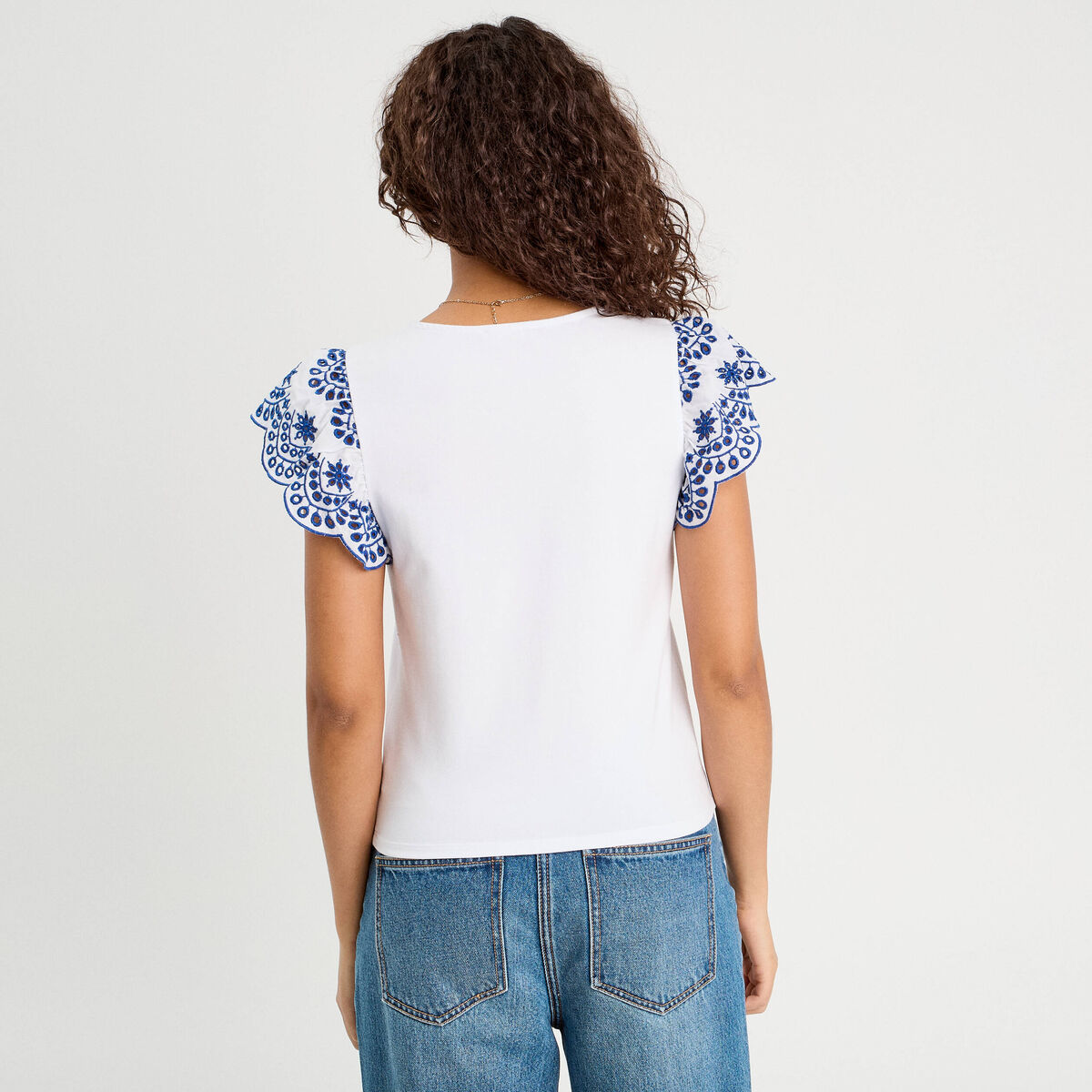 T-shirt manches brod&eacute;es blanc femme