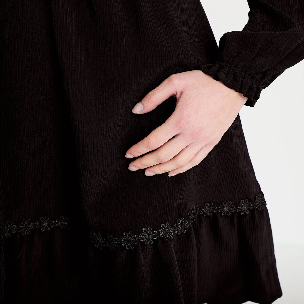 Robe &eacute;vas&eacute;e col v manches longues noir femme