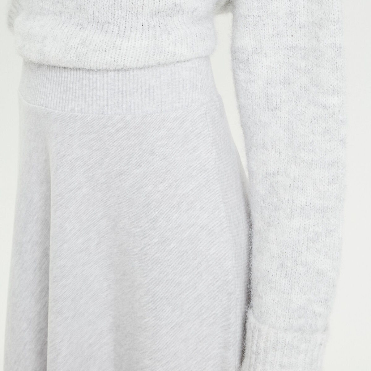 Jupe longue &eacute;vas&eacute;e en maille gris clair femme
