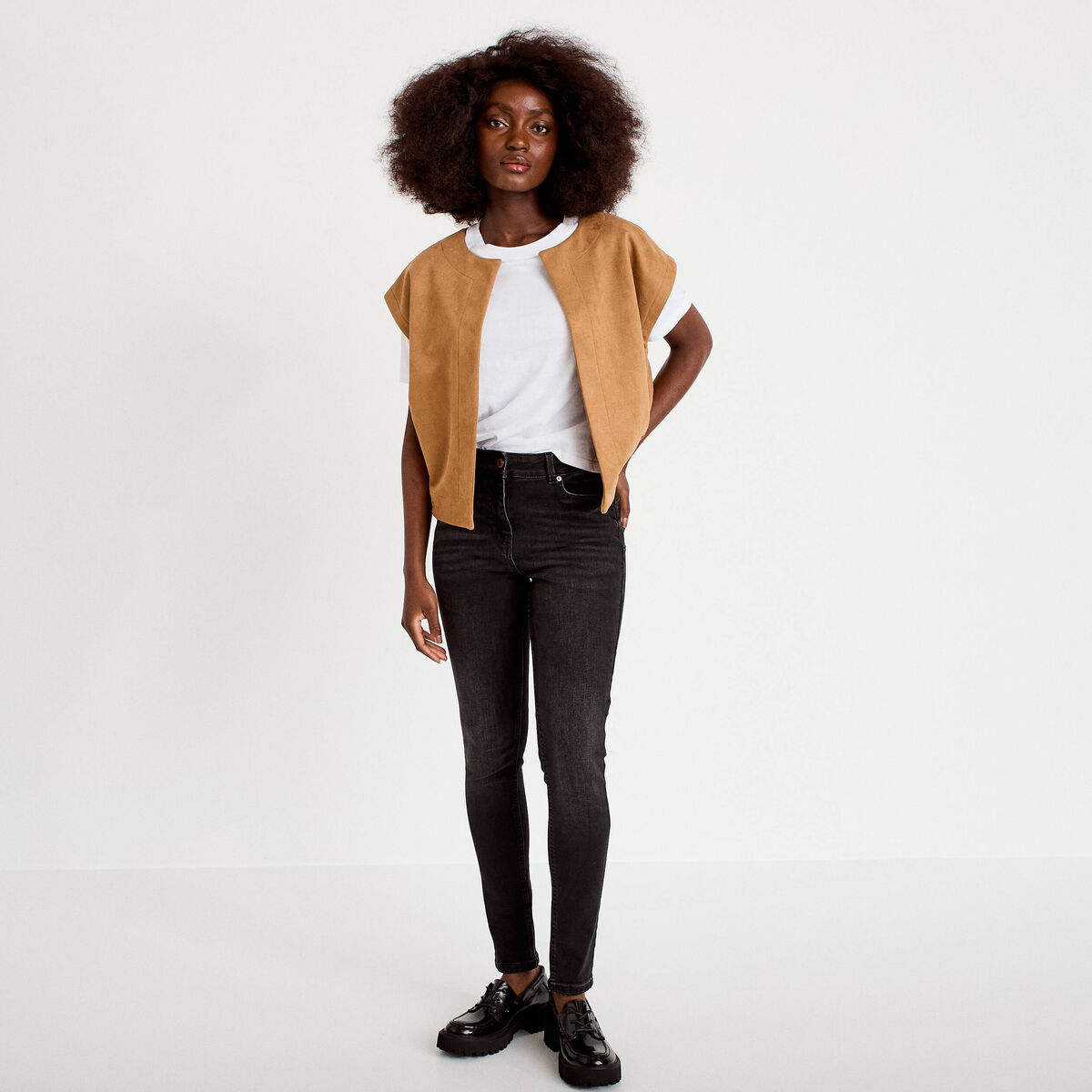 Veste sans manches col rond marron fonc&eacute; femme