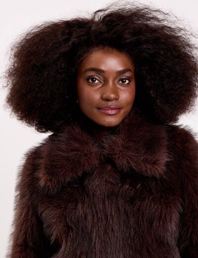 Veste courte en fausse fourrure marron fonc&eacute; femme