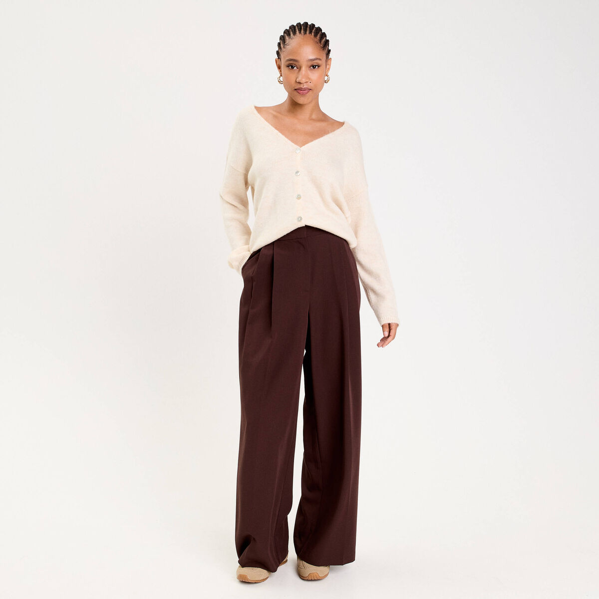 Gilet boutonn&eacute; avec col en V sable femme