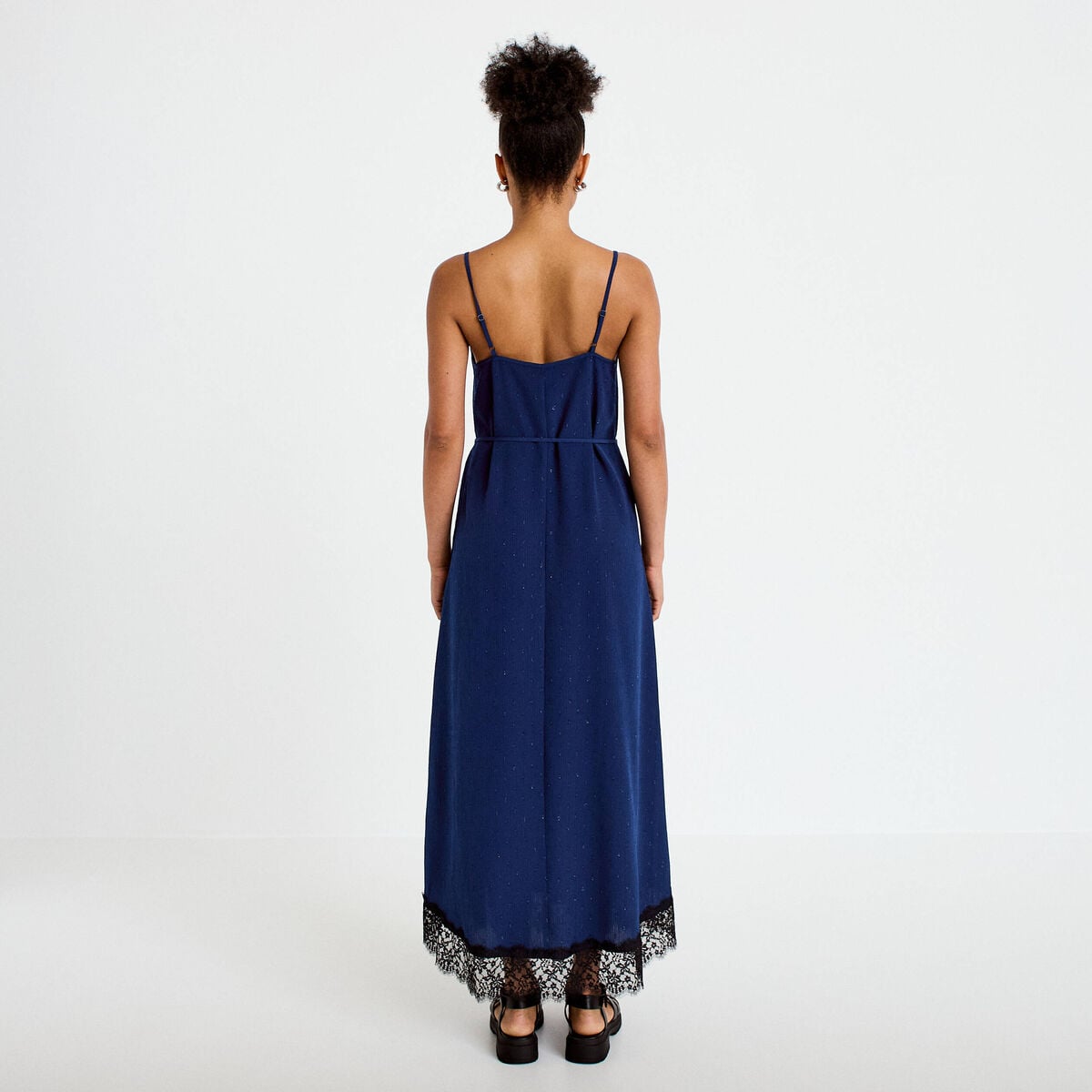 Robe longue &eacute;vas&eacute;e col v dentelle bleu marine femme