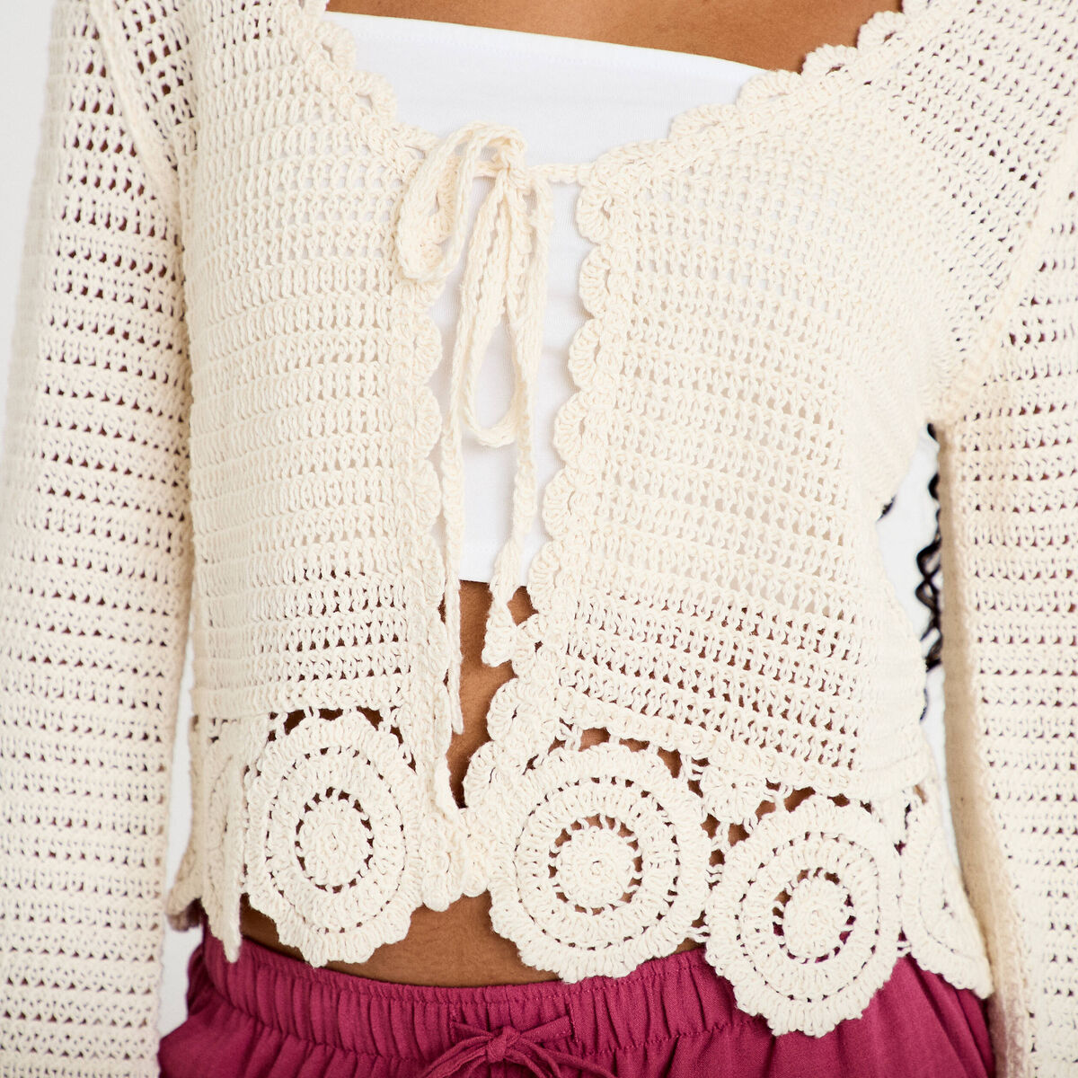 Gilet col v manches longues avec noeuds ecru femme