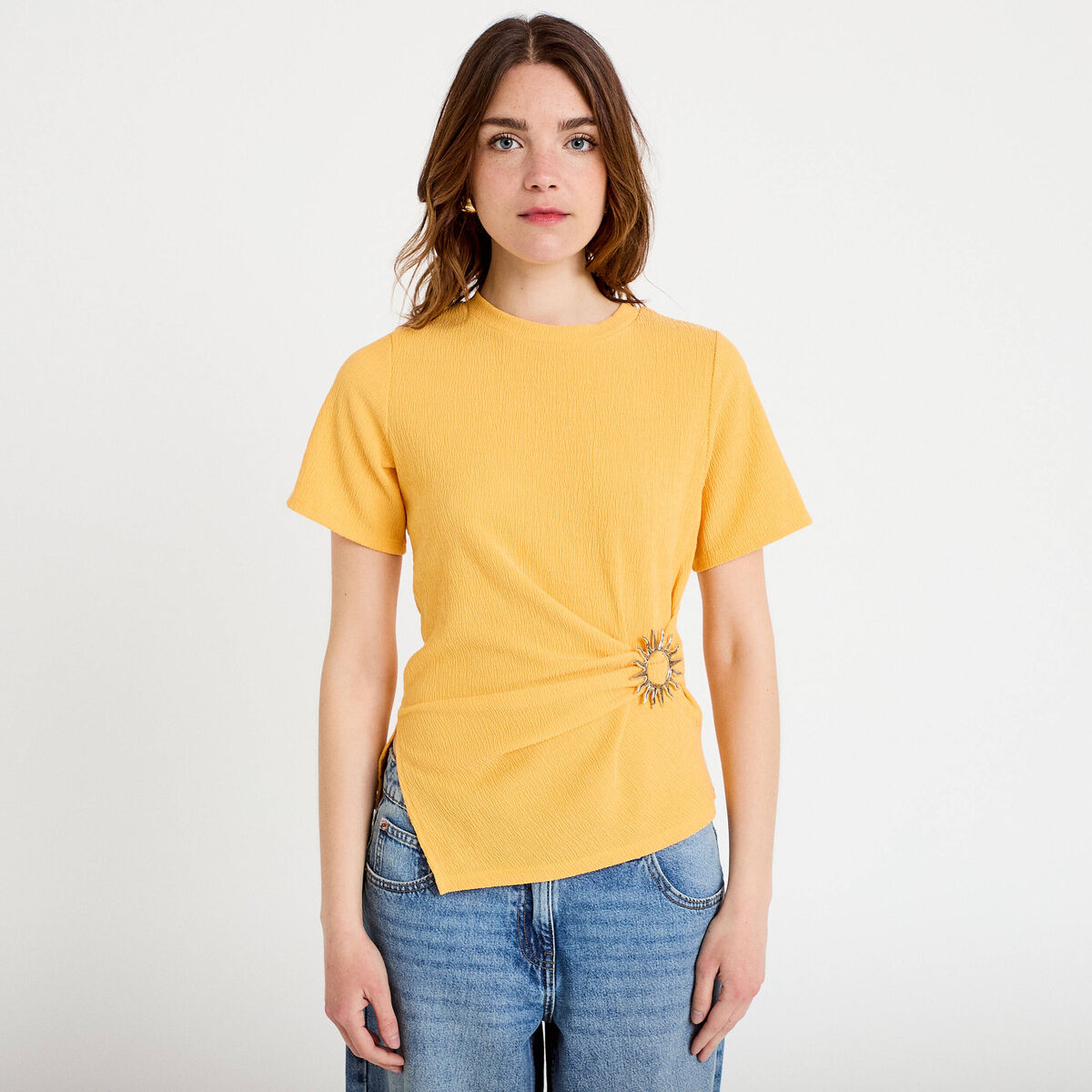 T-shirt cintr&eacute; col rond manches courtes orange clair femme