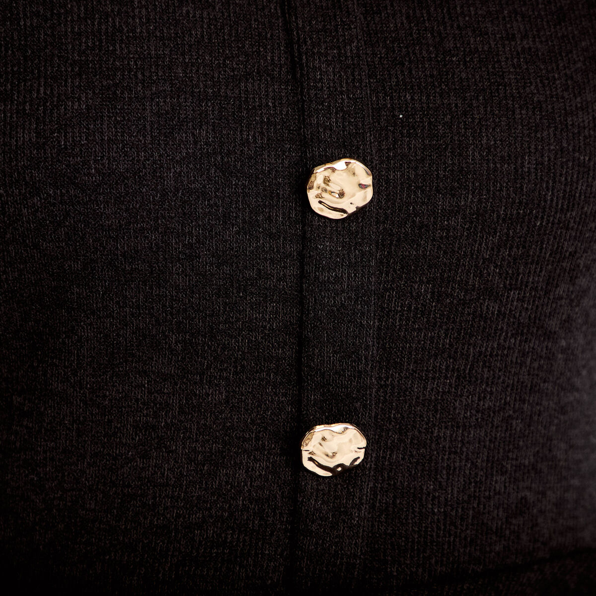 Pull p&eacute;plum avec boutons noir femme