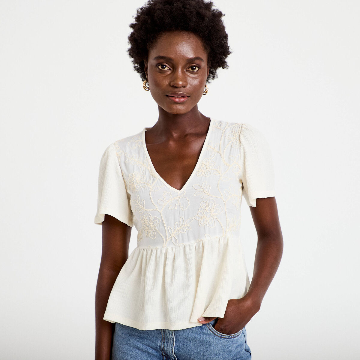 Blouse cintr&eacute;e col v manches courtes ecru femme